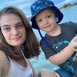 Meet your Posher, Caitlin